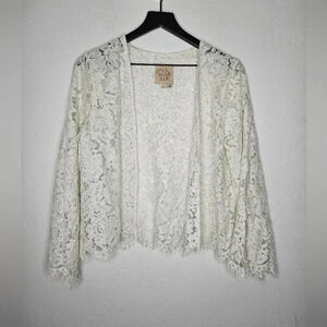 CHASOR White‎ Lace Long Sleeve Over Top Medium  Wide Sleeve